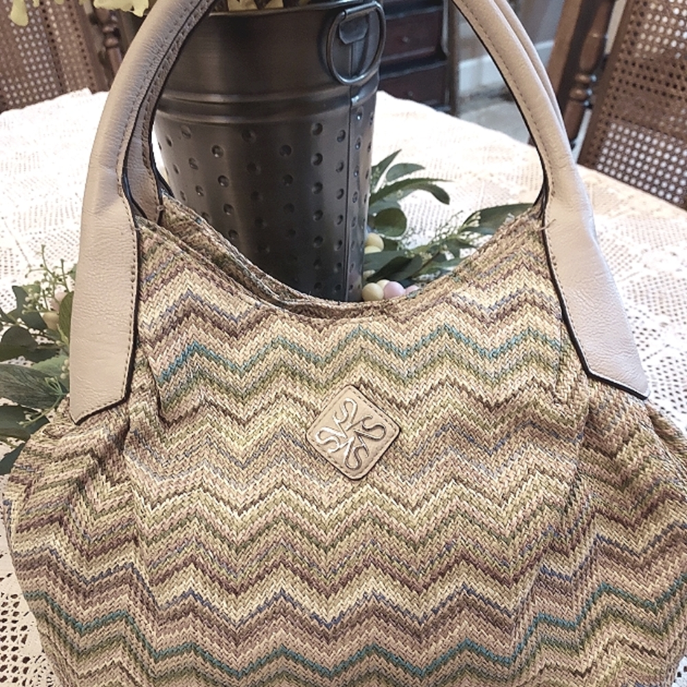 Vera Wang handbag💕less shipping